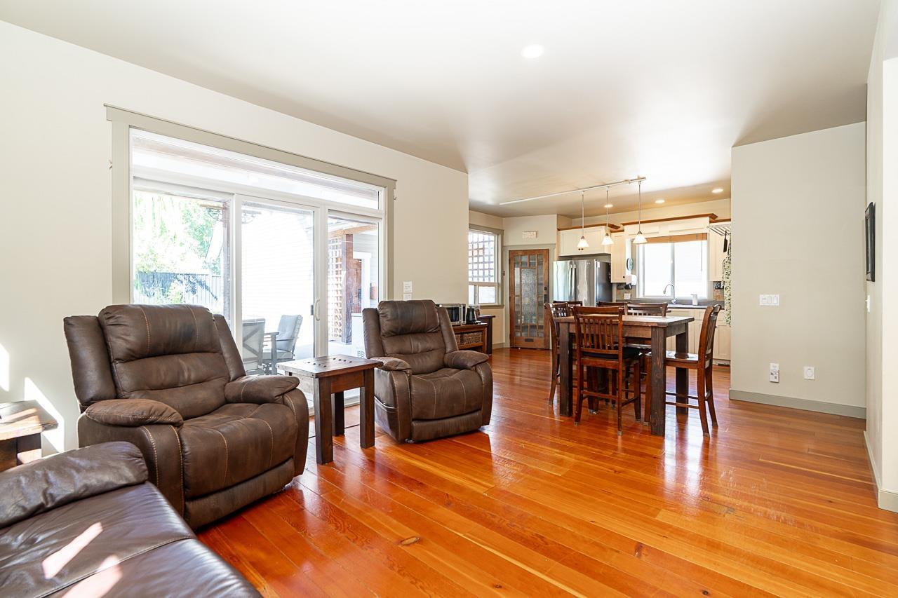 26865 25a Avenue Property Photo 11