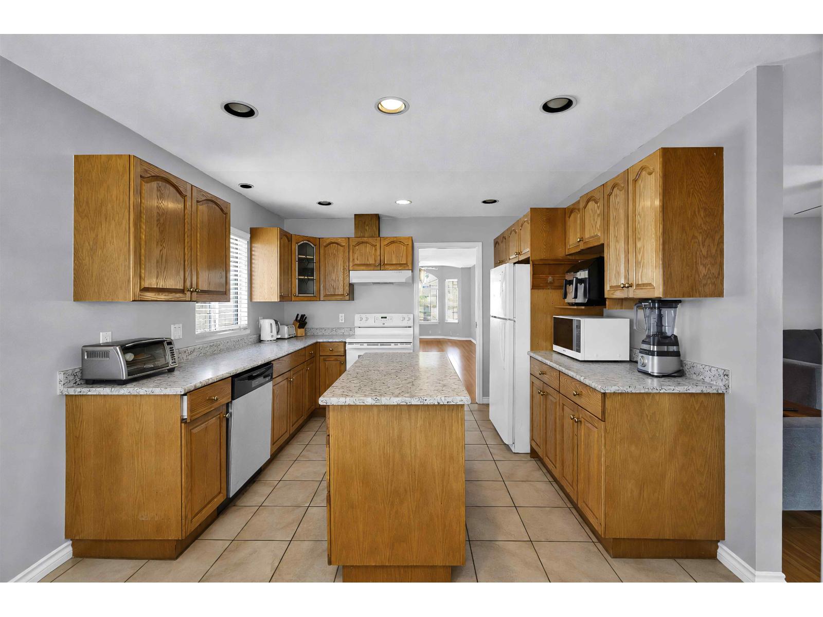 14332 68 Avenue Property Photo 14