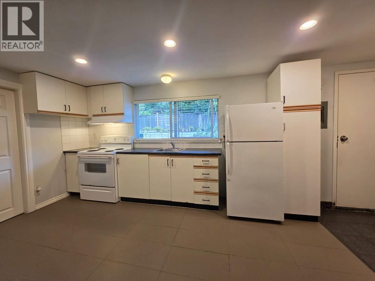 737 Robinson Property Photo 5