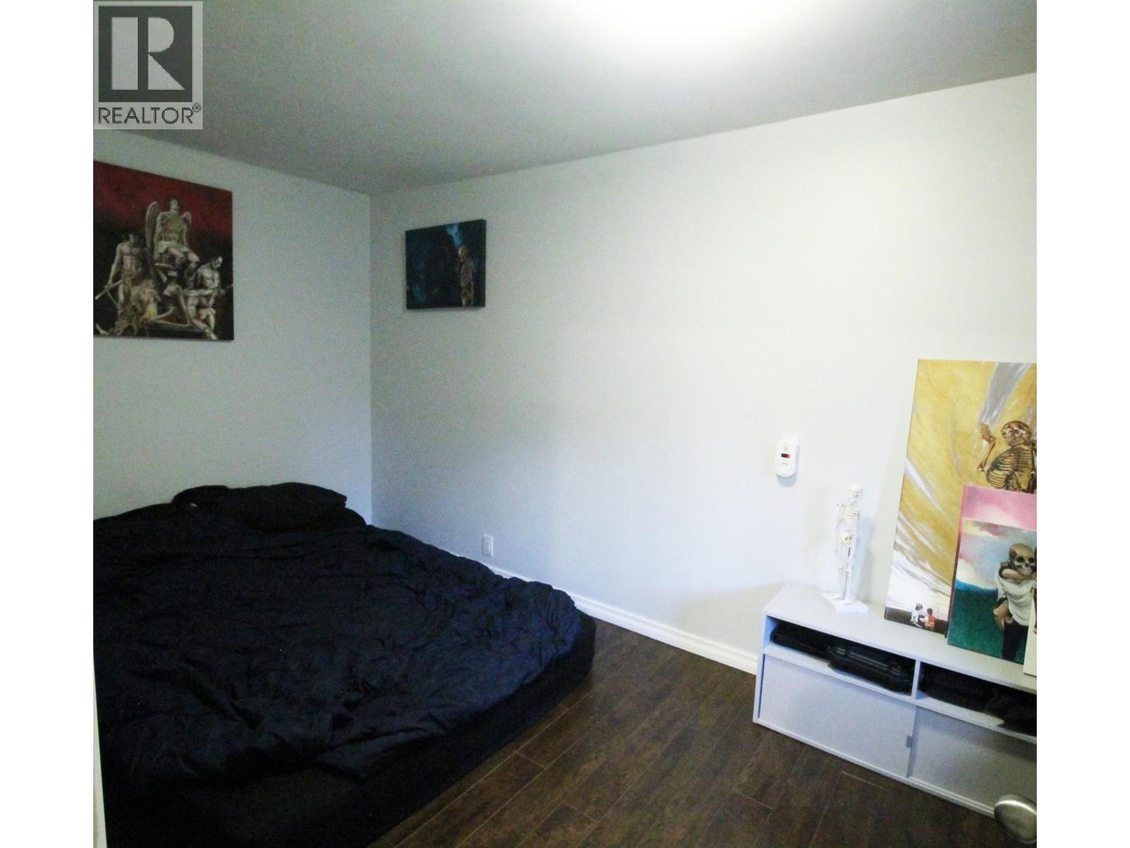 737 Robinson Property Photo 6