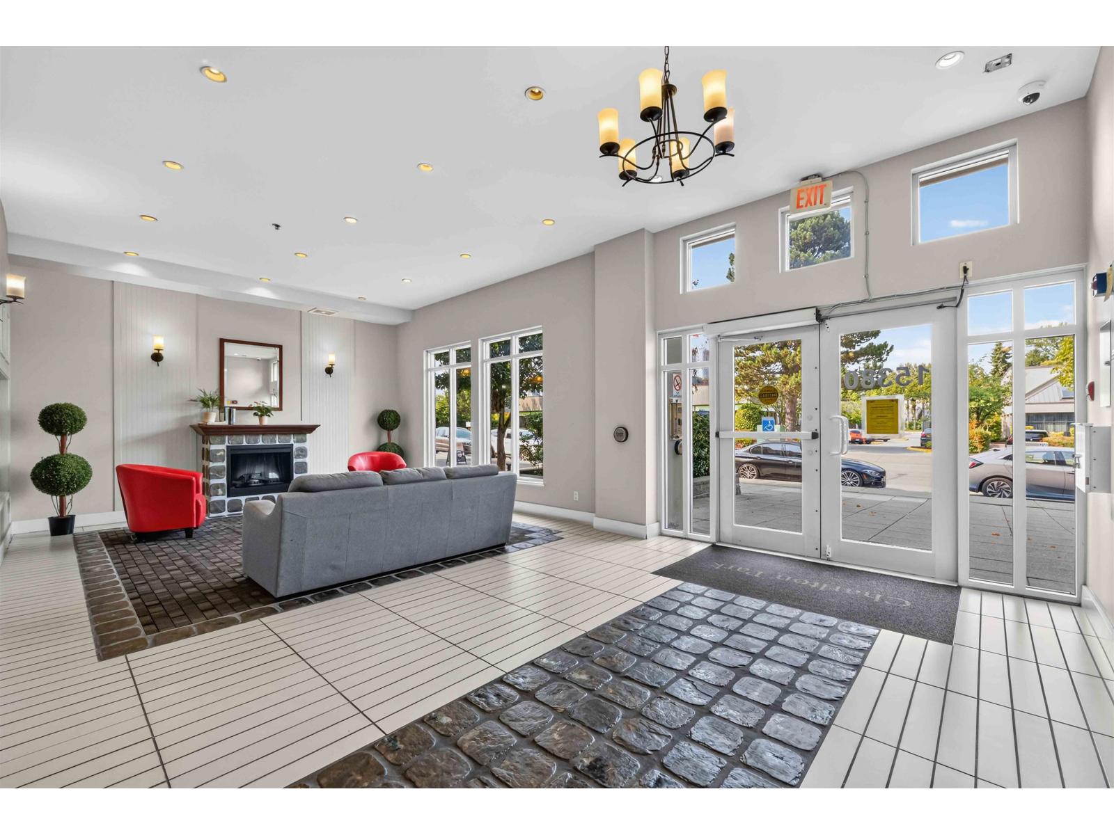 312 15380 102a Avenue Property Photo 2