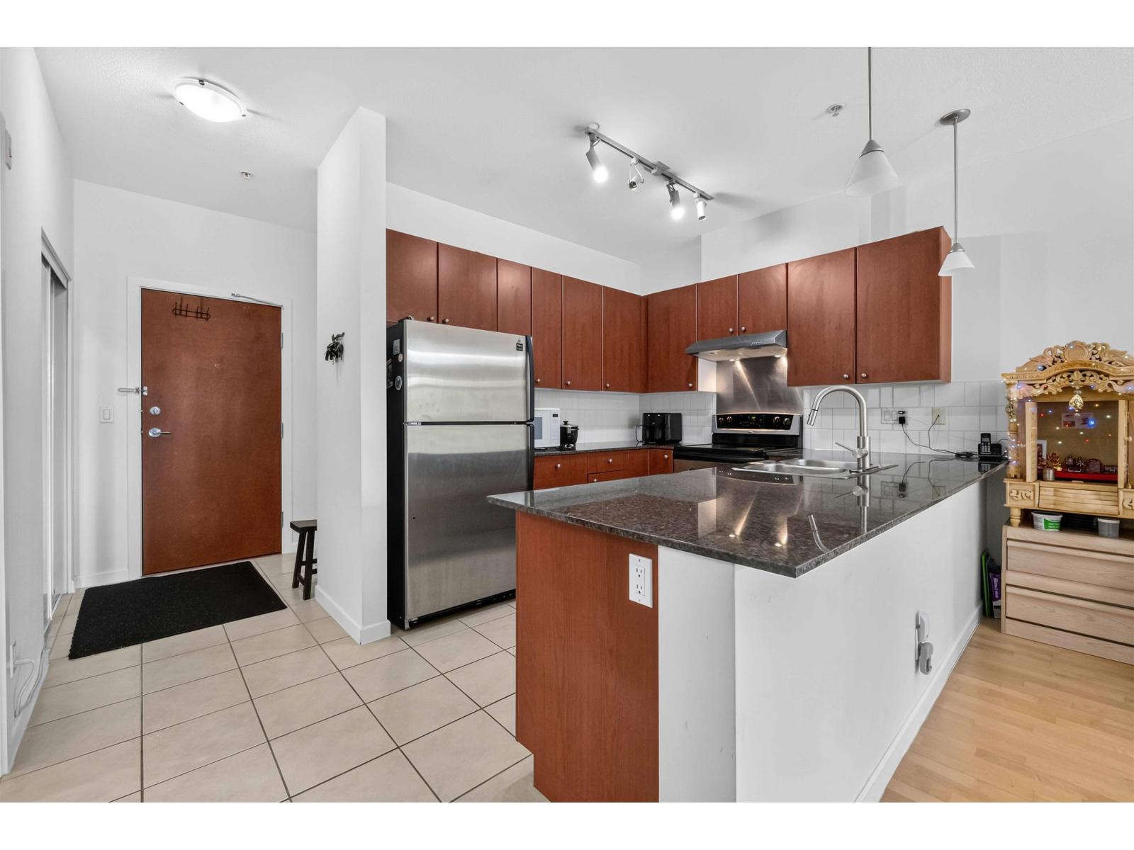 312 15380 102a Avenue Property Photo 5