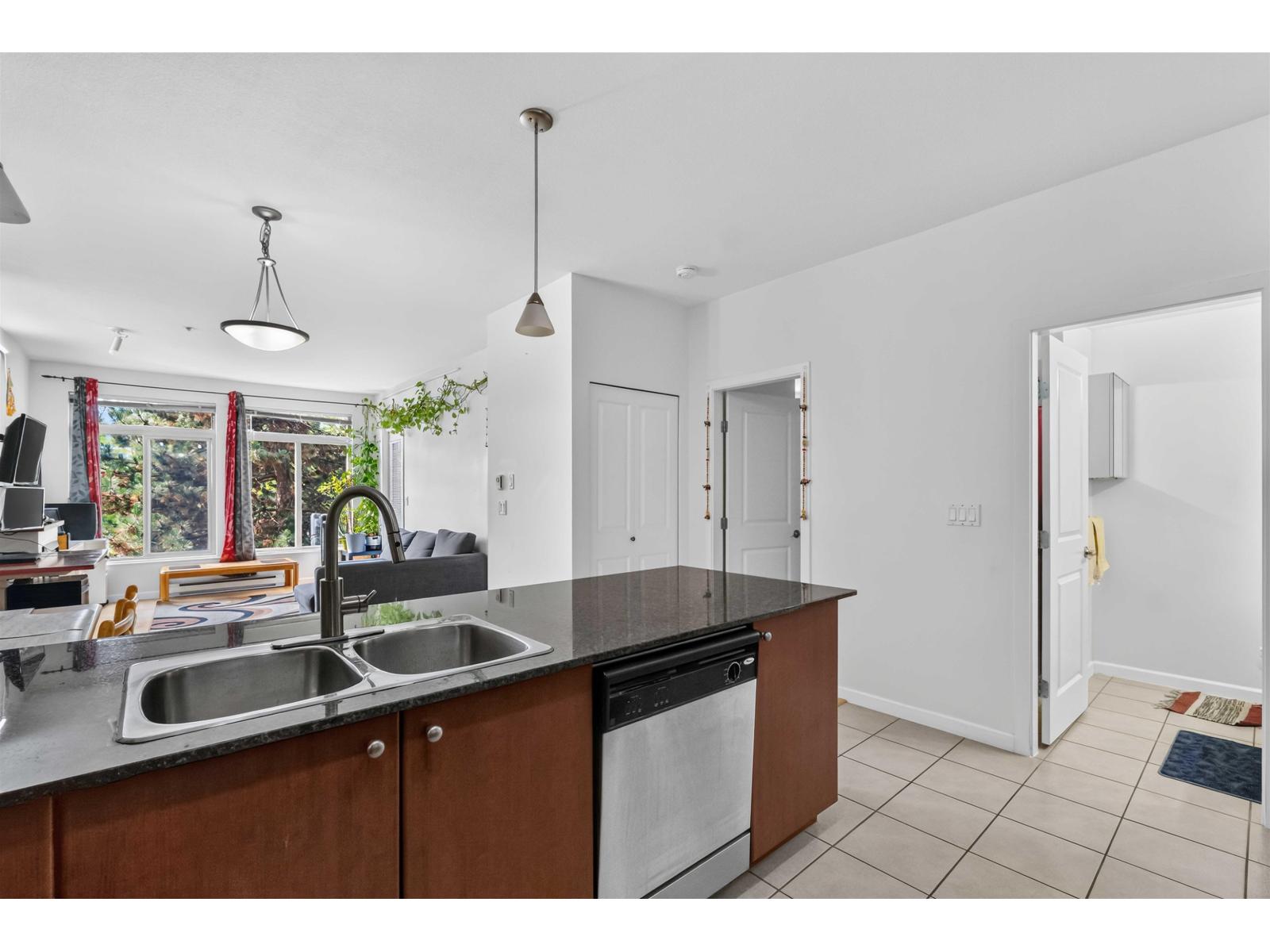 312 15380 102a Avenue Property Photo 8
