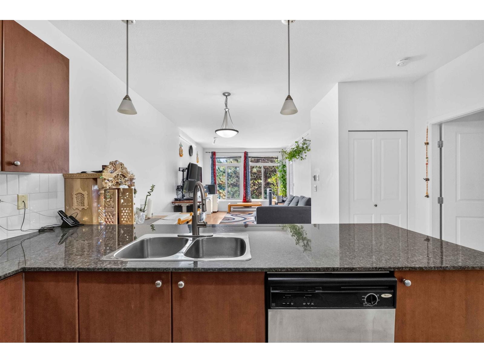 312 15380 102a Avenue Property Photo 9