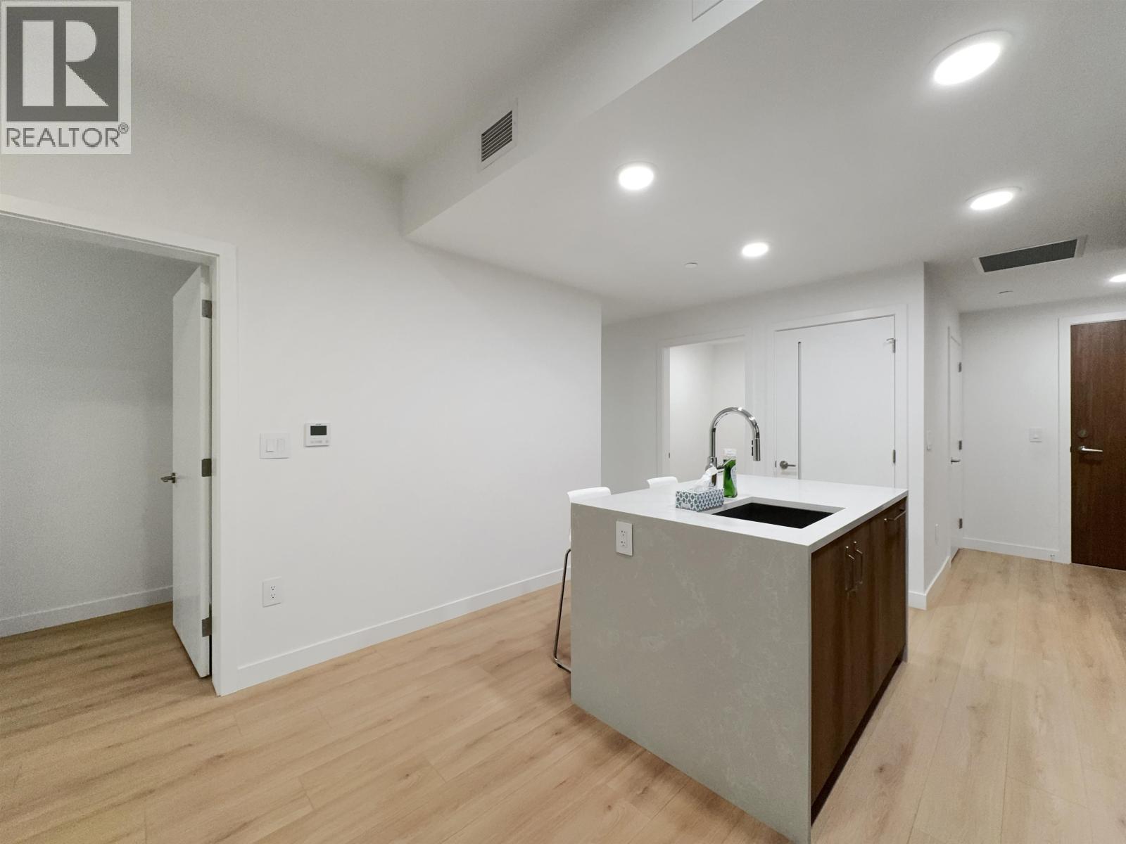 3xx 133 W 49th Avenue Property Photo 7