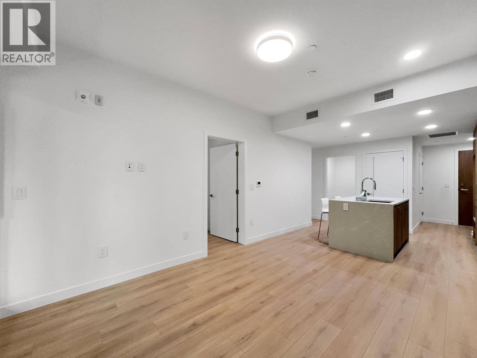 3xx 133 W 49th Avenue Property Photo 8