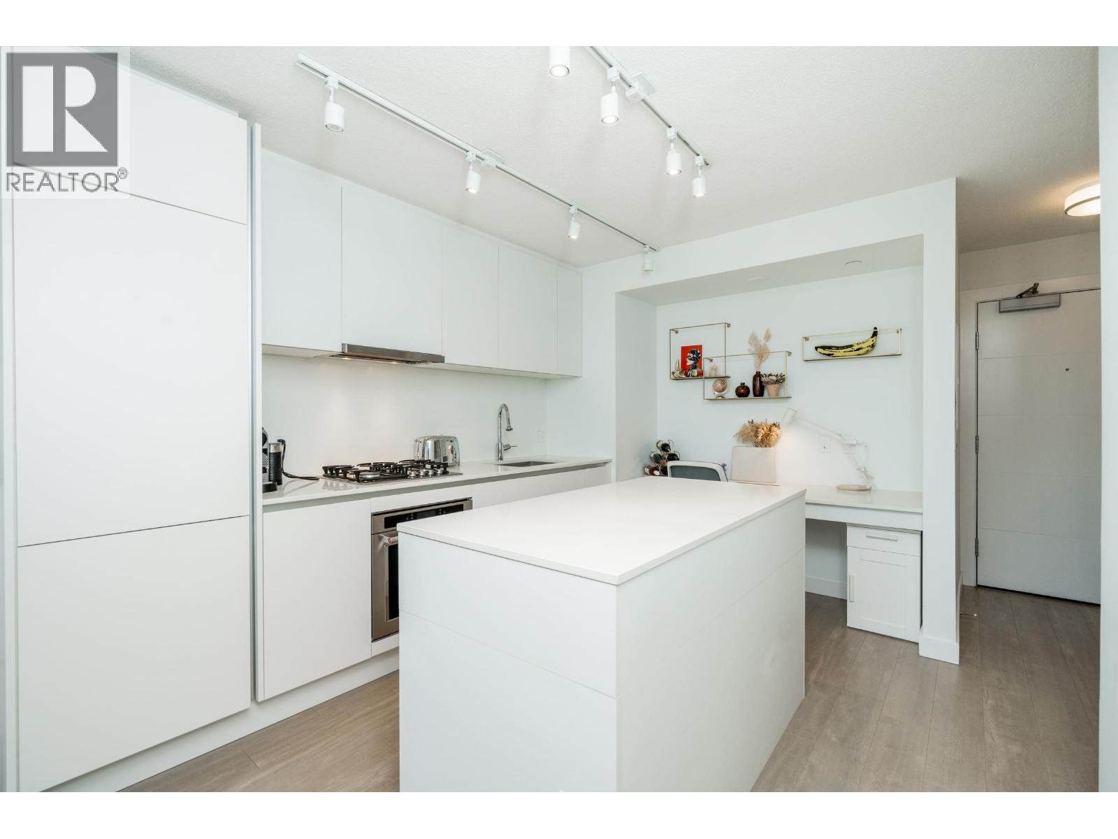 2810 908 Quayside Drive Property Photo 8