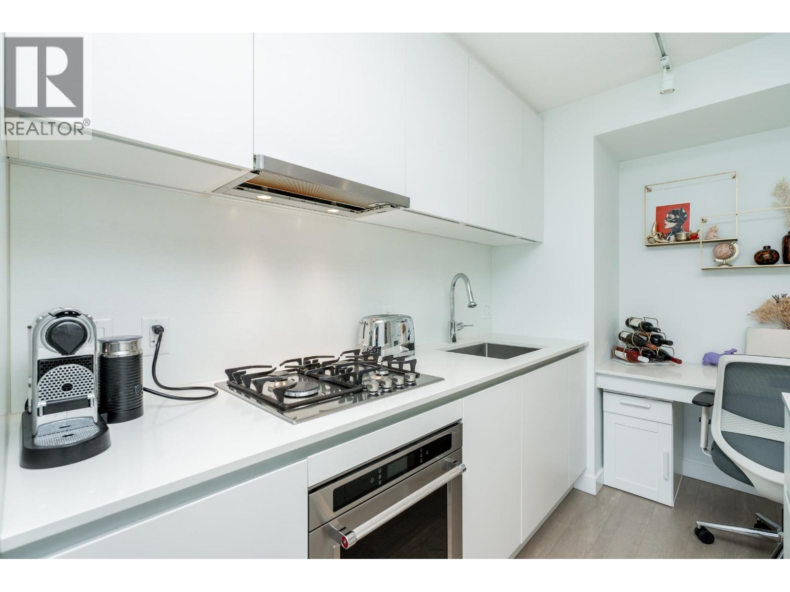 2810 908 Quayside Drive Property Photo 10