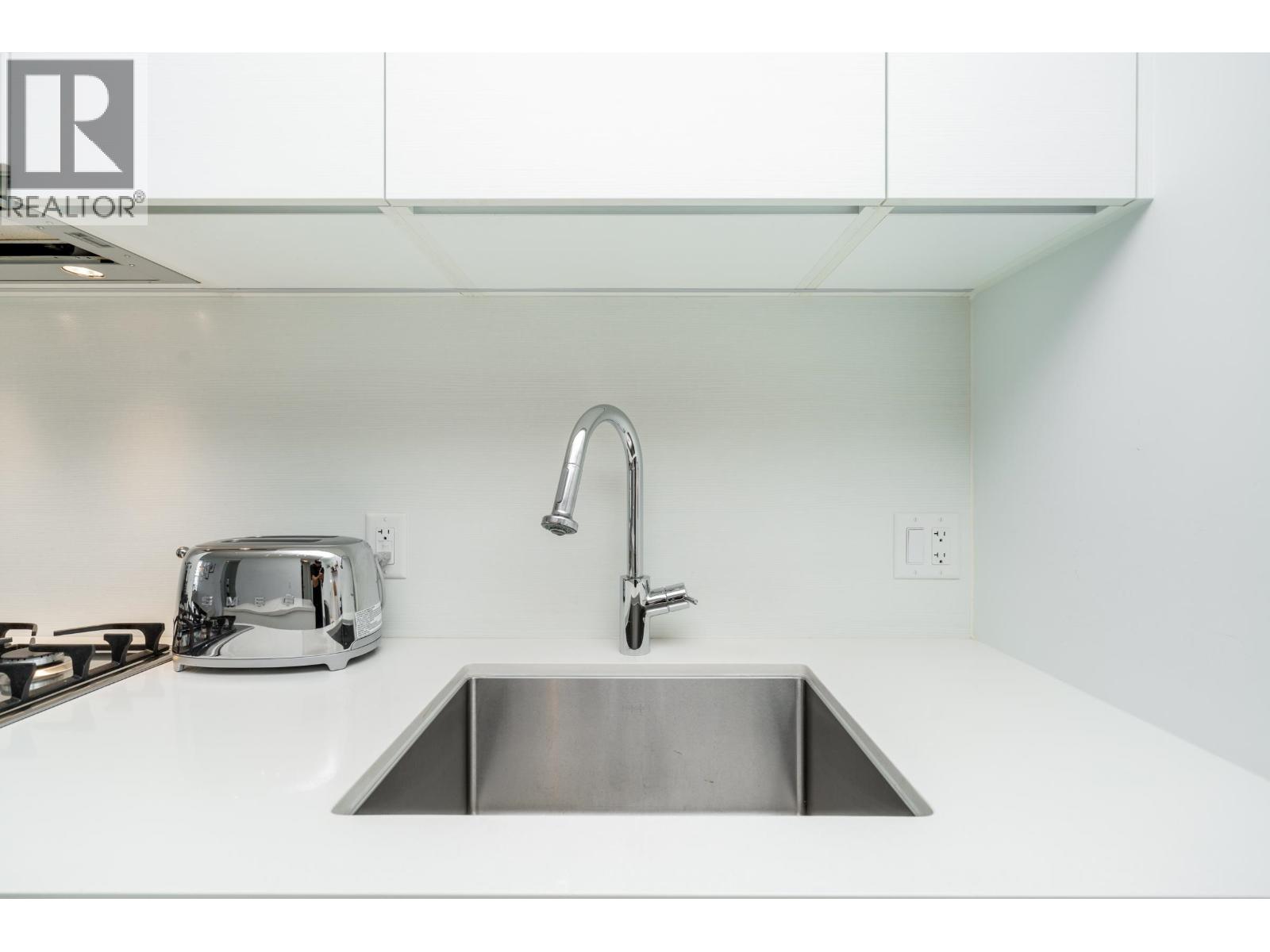 2810 908 Quayside Drive Property Photo 11