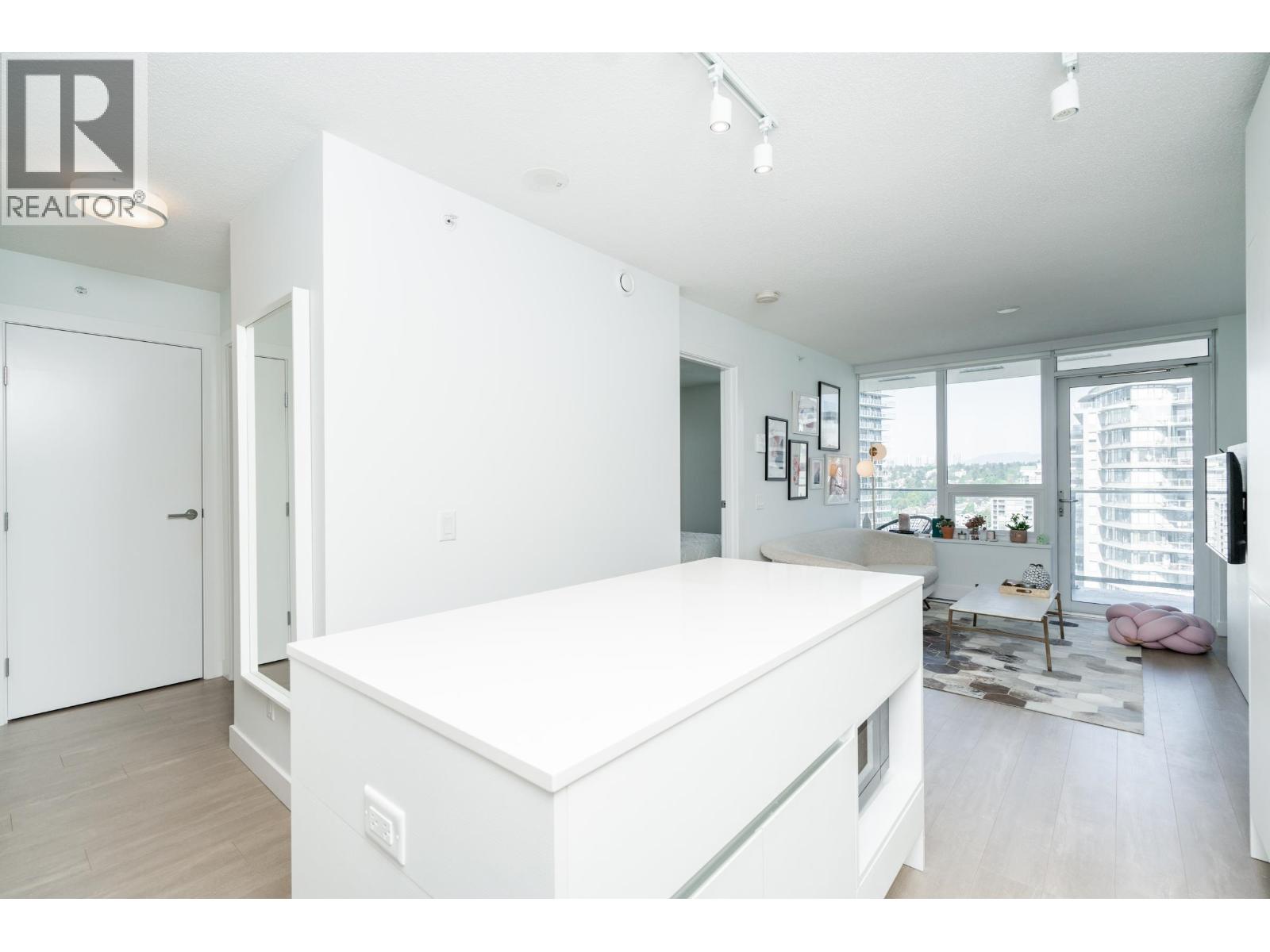 2810 908 Quayside Drive Property Photo 14