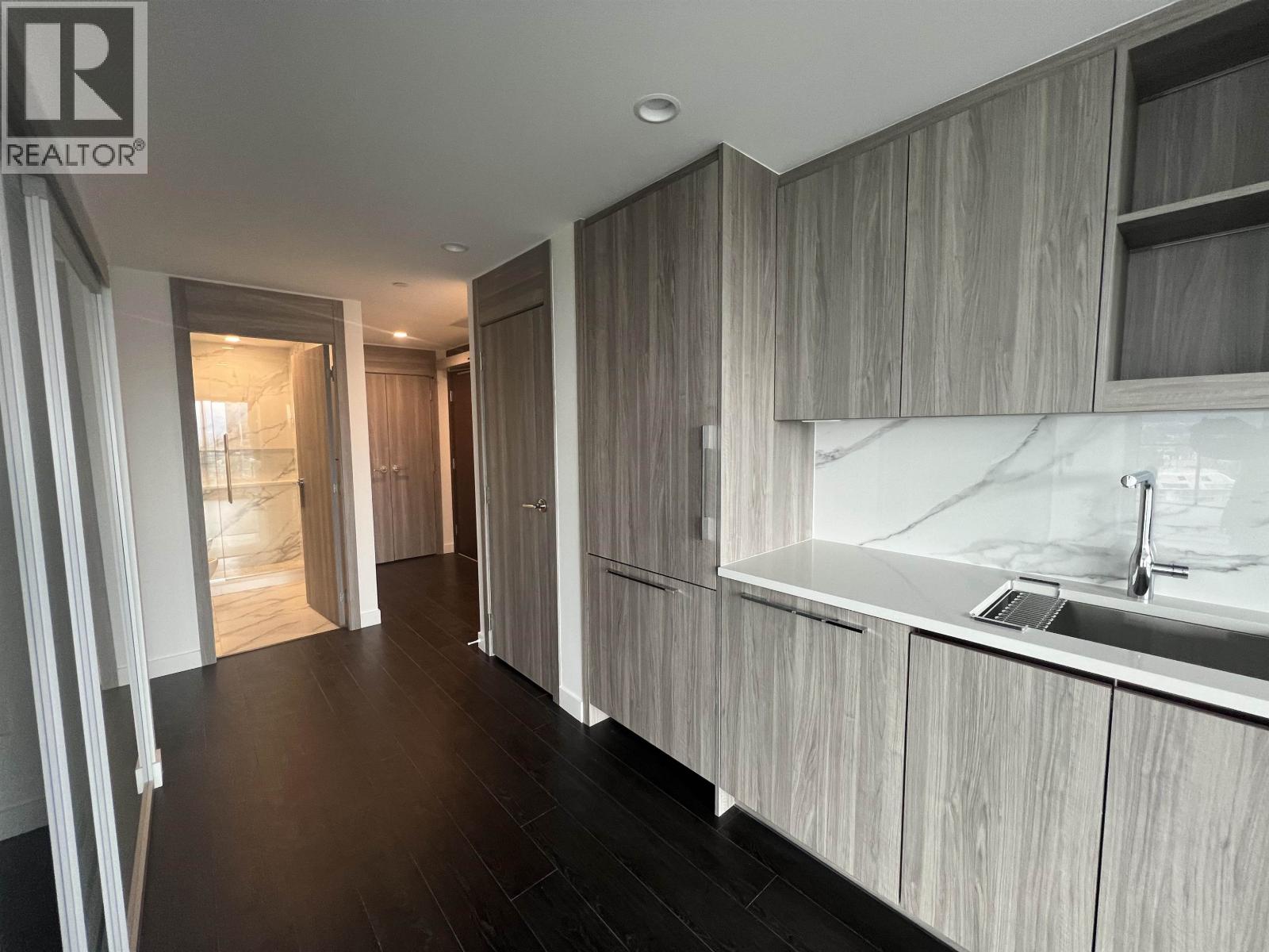 29f 4890 Lougheed Highway Property Photo 6