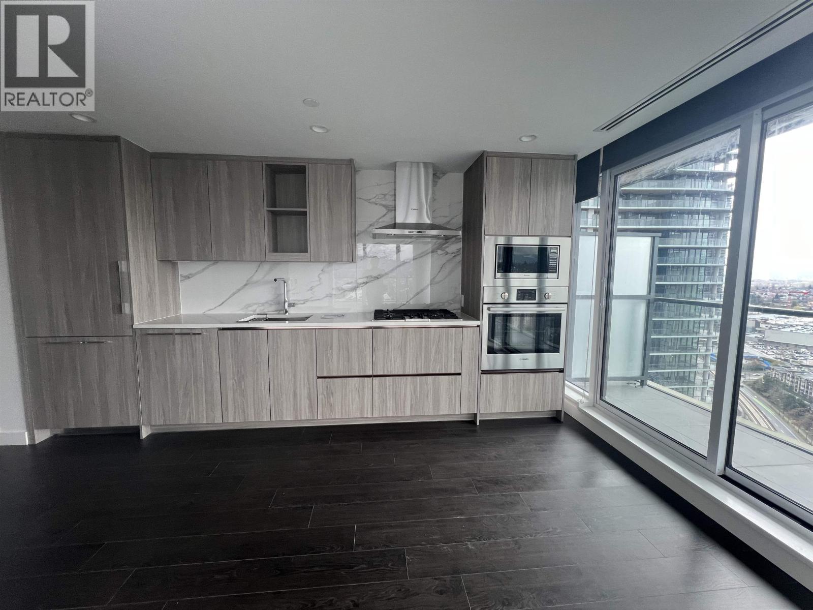 29f 4890 Lougheed Highway Property Photo 7