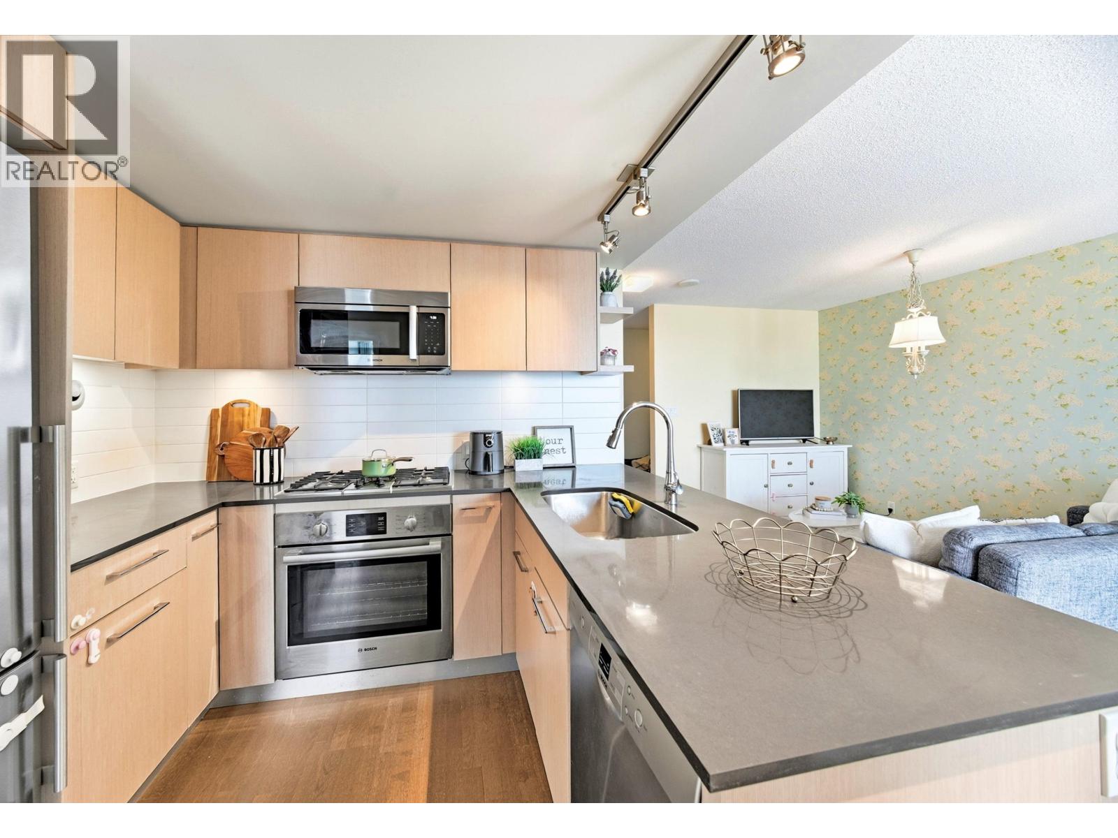 1209 7888 Ackroyd Road Property Photo 8