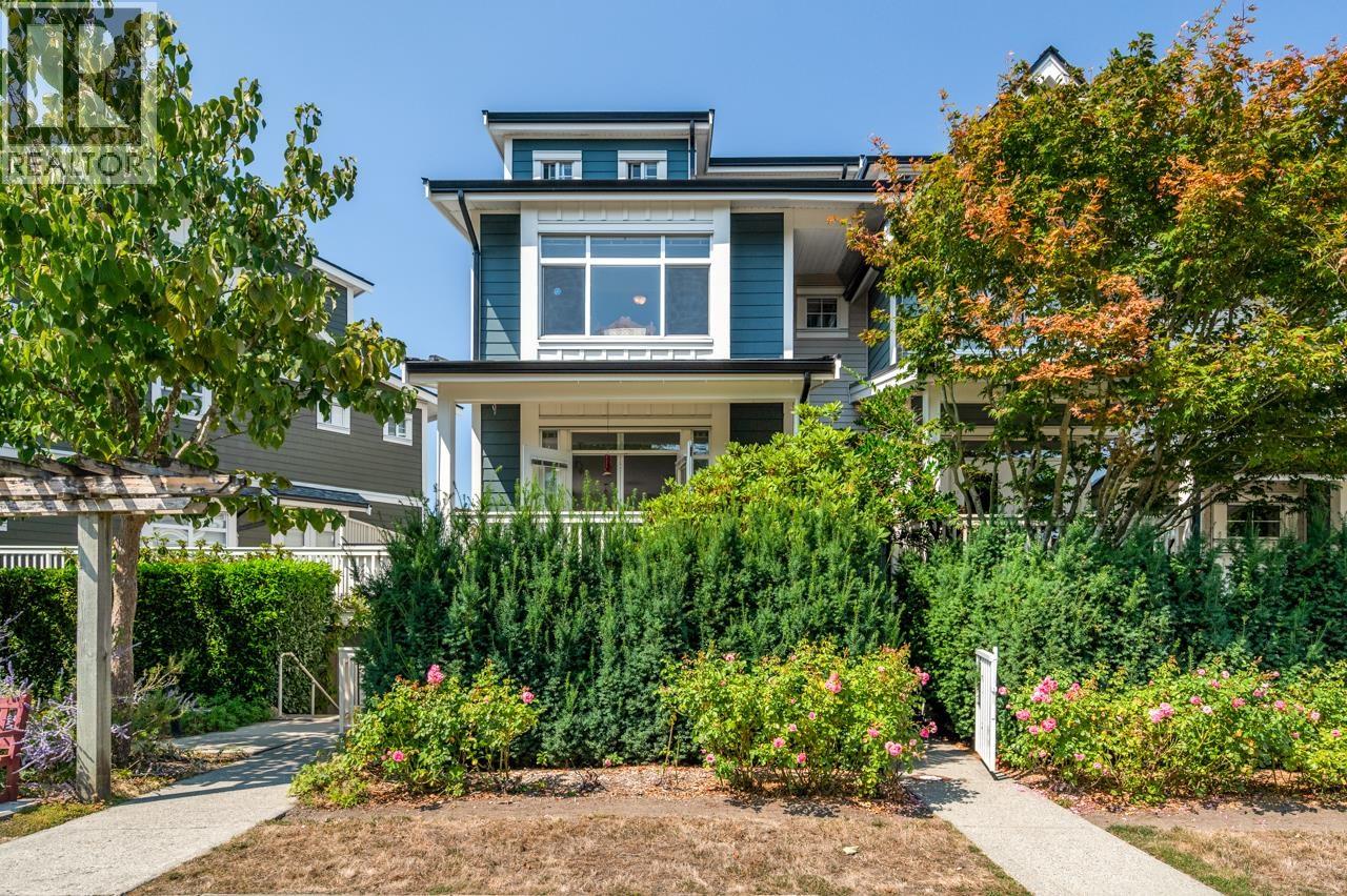 5 4311 Bayview Street Photo de la propriété 1