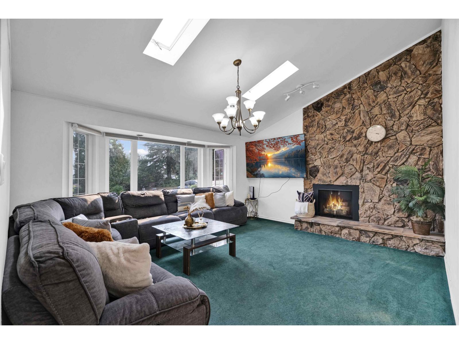 12921 Southridge Drive Property Photo 1