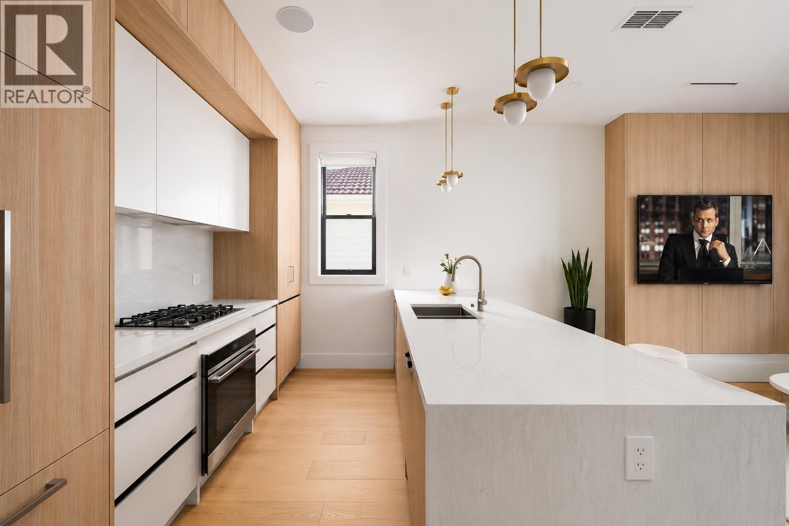 1 4828 Albert Street Property Photo 1