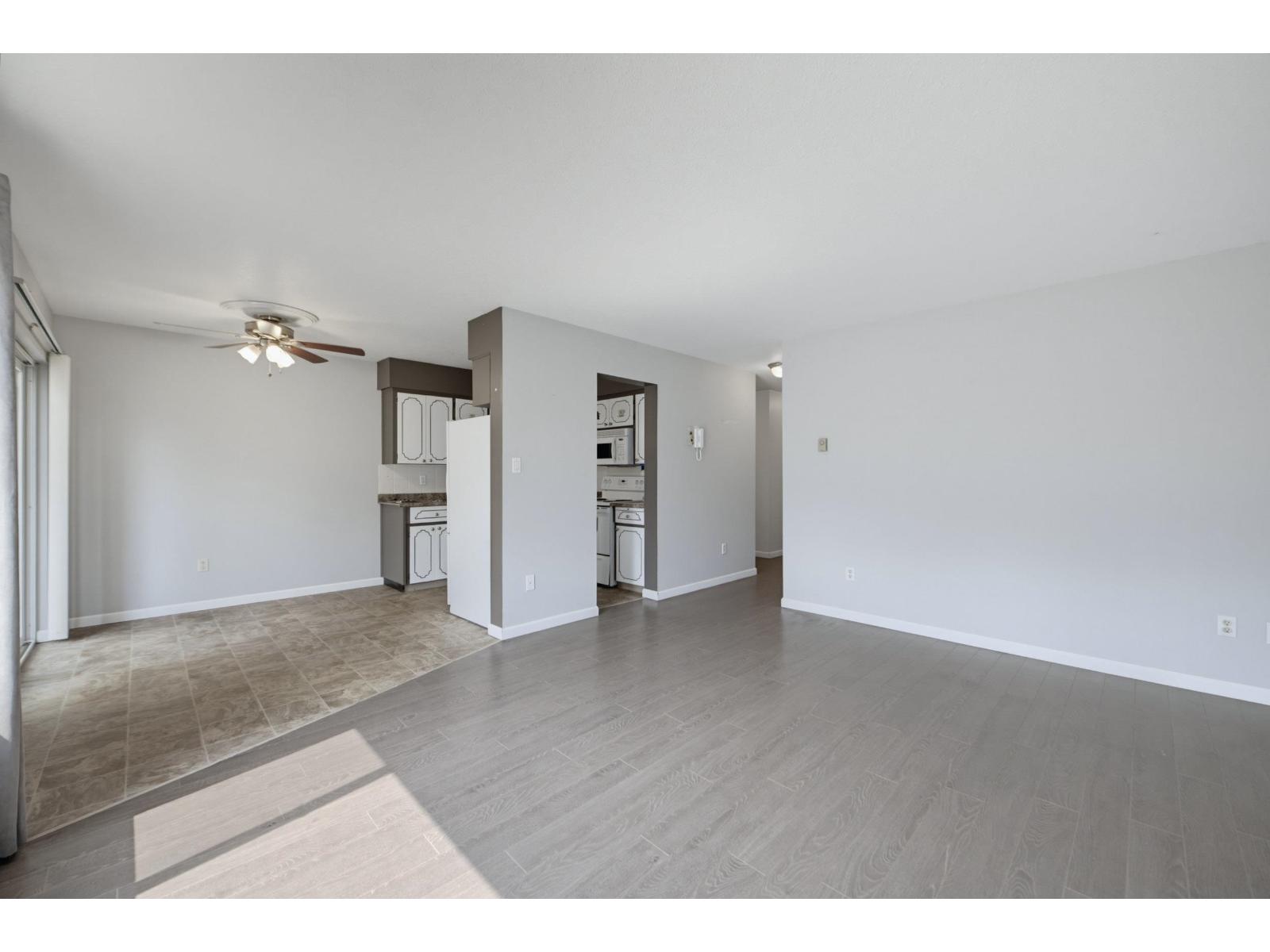 108 2853 W Bourquin Crescent Property Photo 11