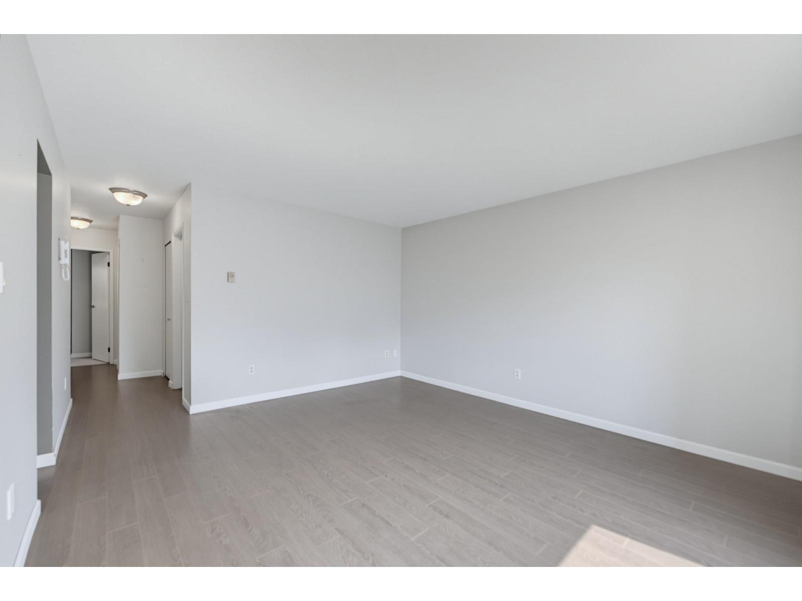 108 2853 W Bourquin Crescent Property Photo 13