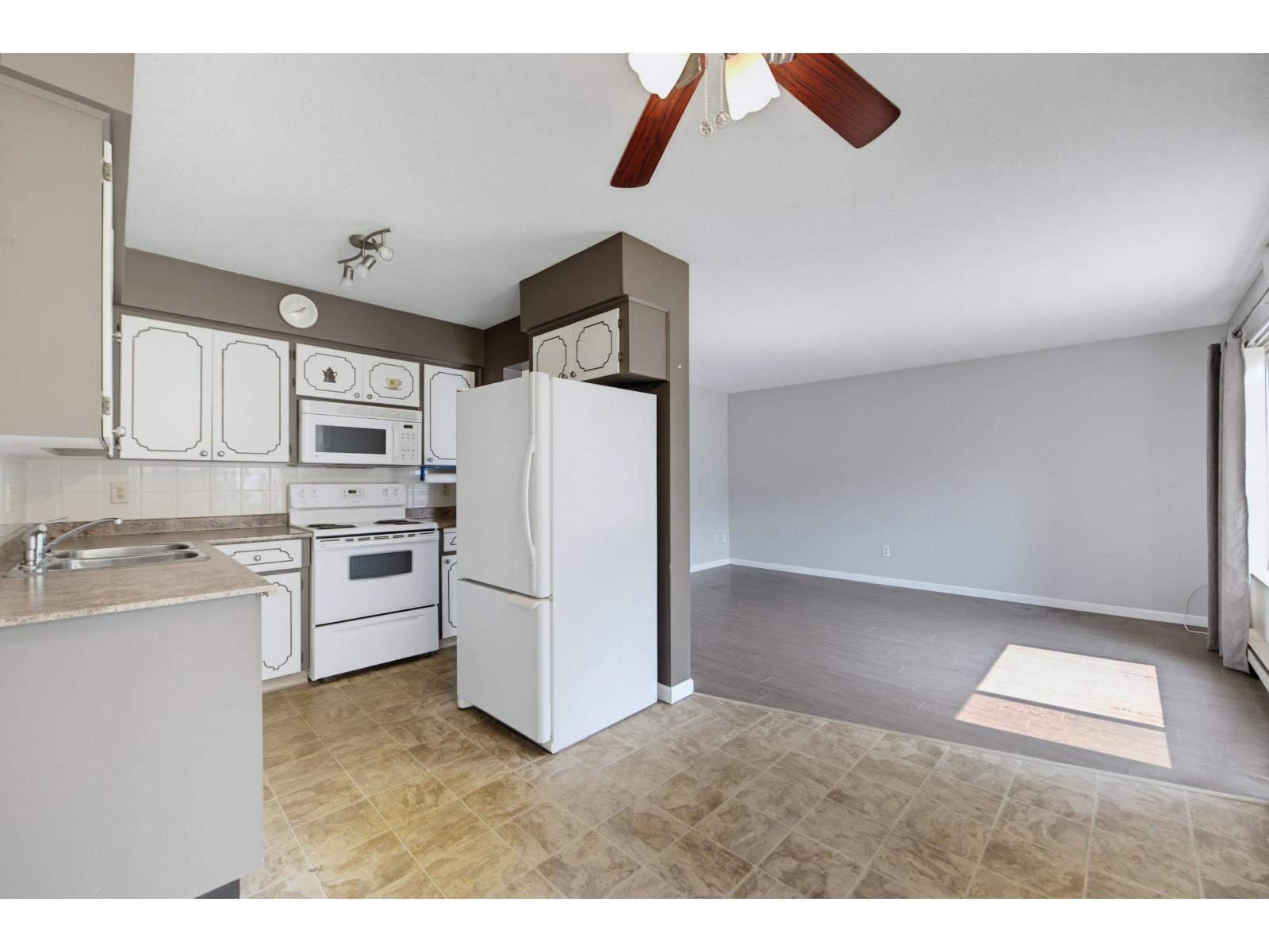 108 2853 W Bourquin Crescent Property Photo 14