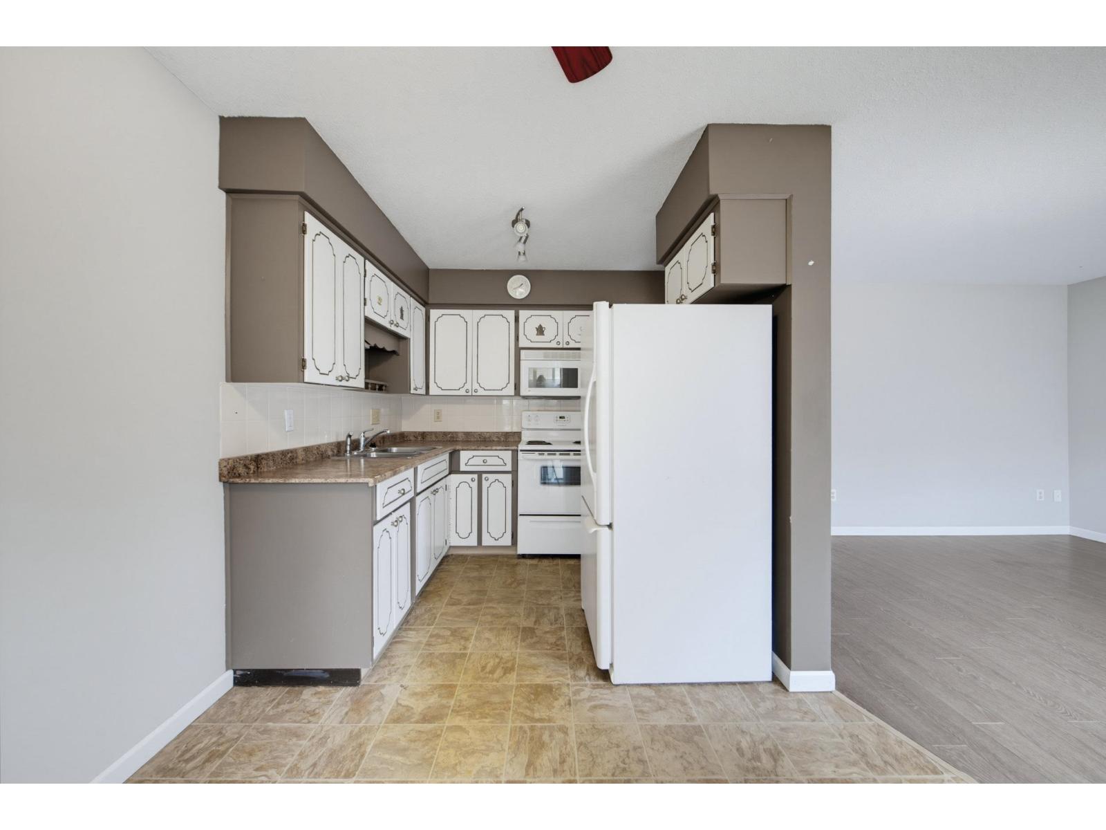 108 2853 W Bourquin Crescent Property Photo 15