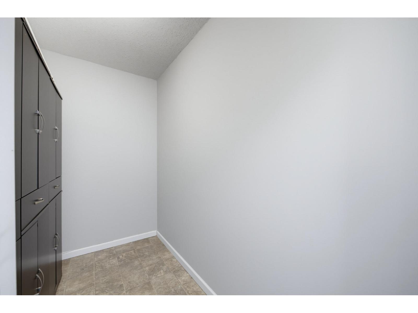 108 2853 W Bourquin Crescent Property Photo 21