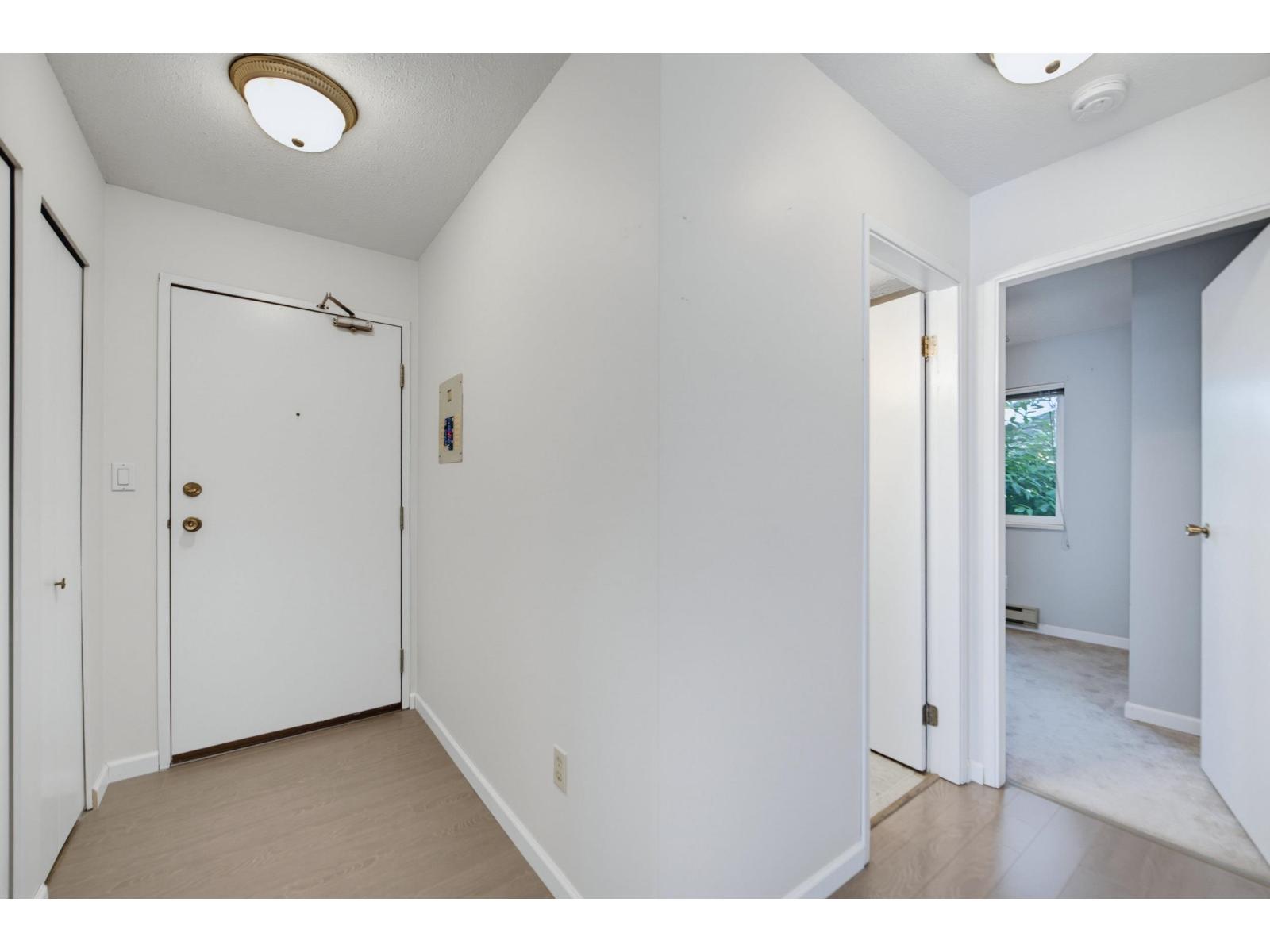 108 2853 W Bourquin Crescent Property Photo 22