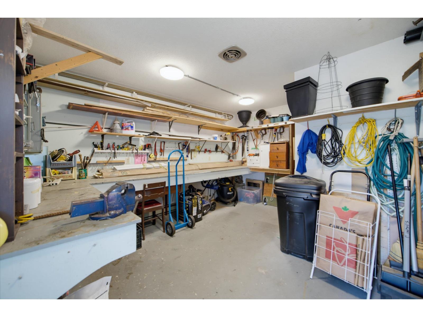 108 2853 W Bourquin Crescent Property Photo 32