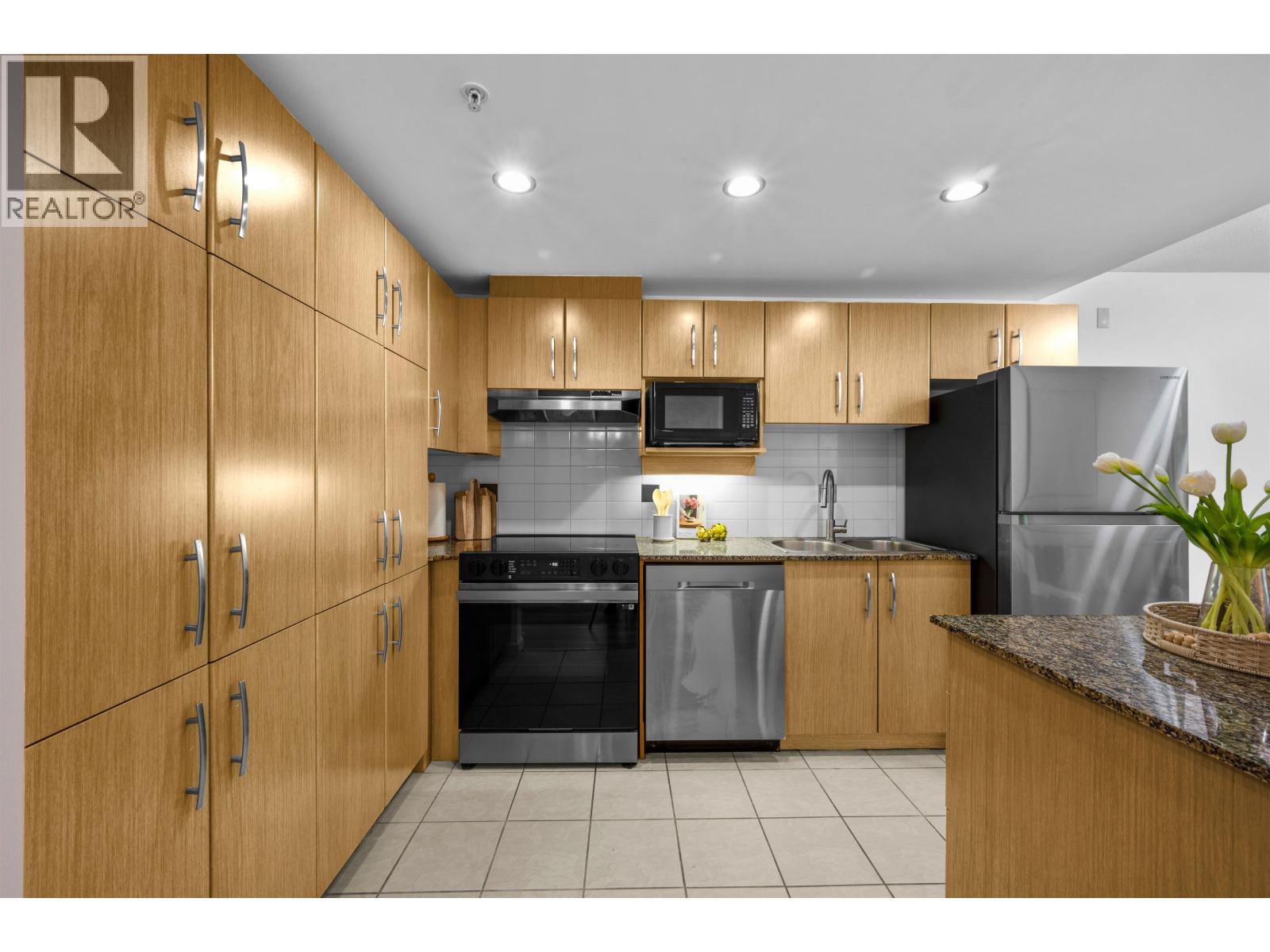 303 9288 University Crescent Property Photo 3