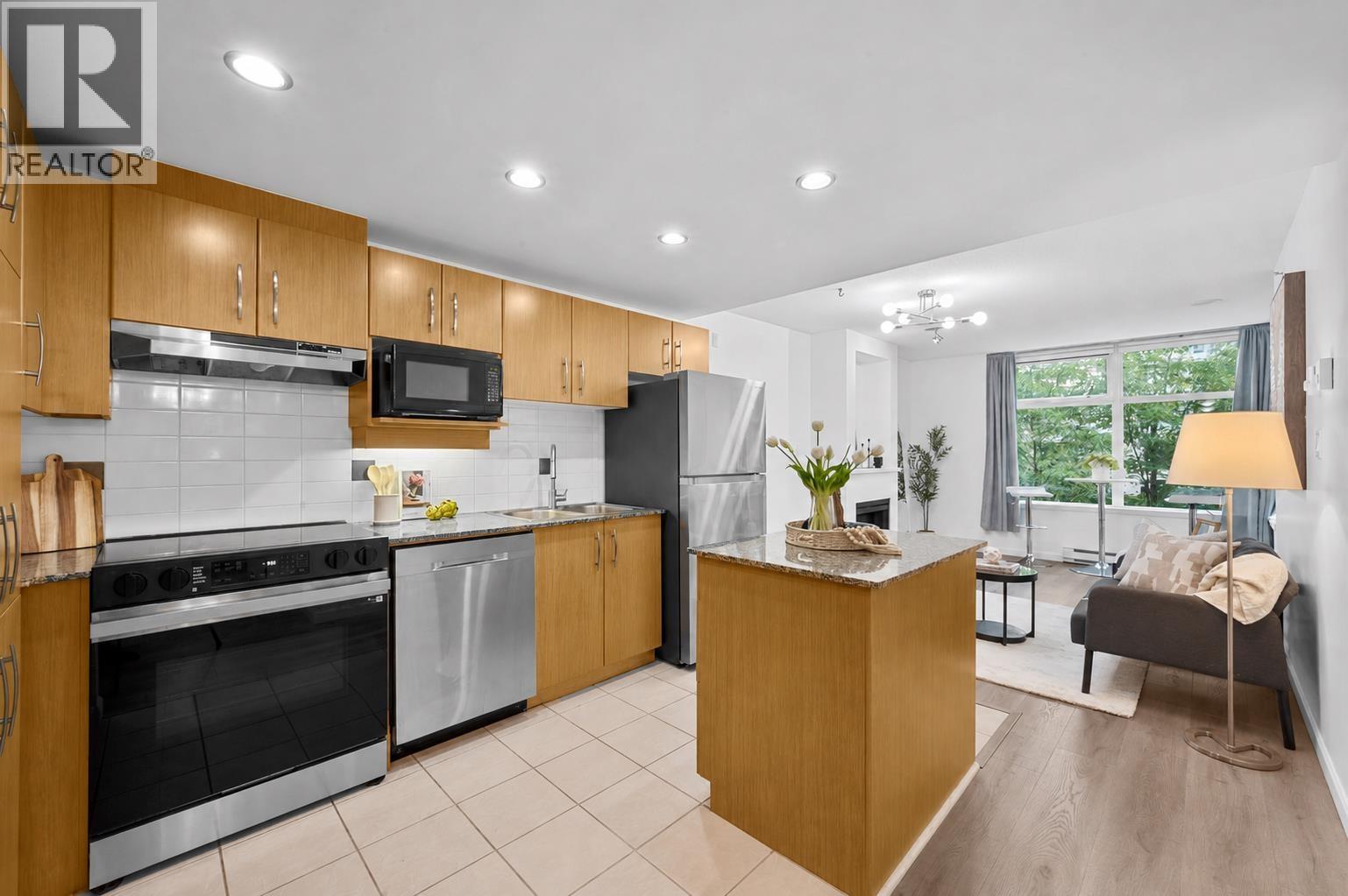 303 9288 University Crescent Property Photo 4