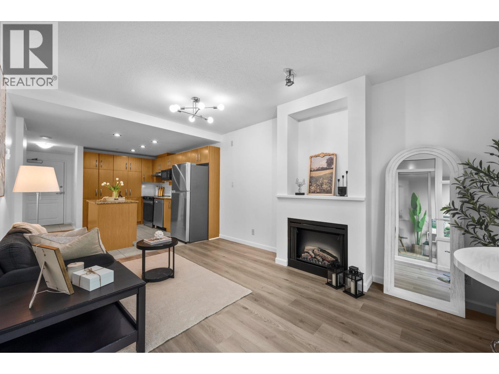303 9288 University Crescent Property Photo 5