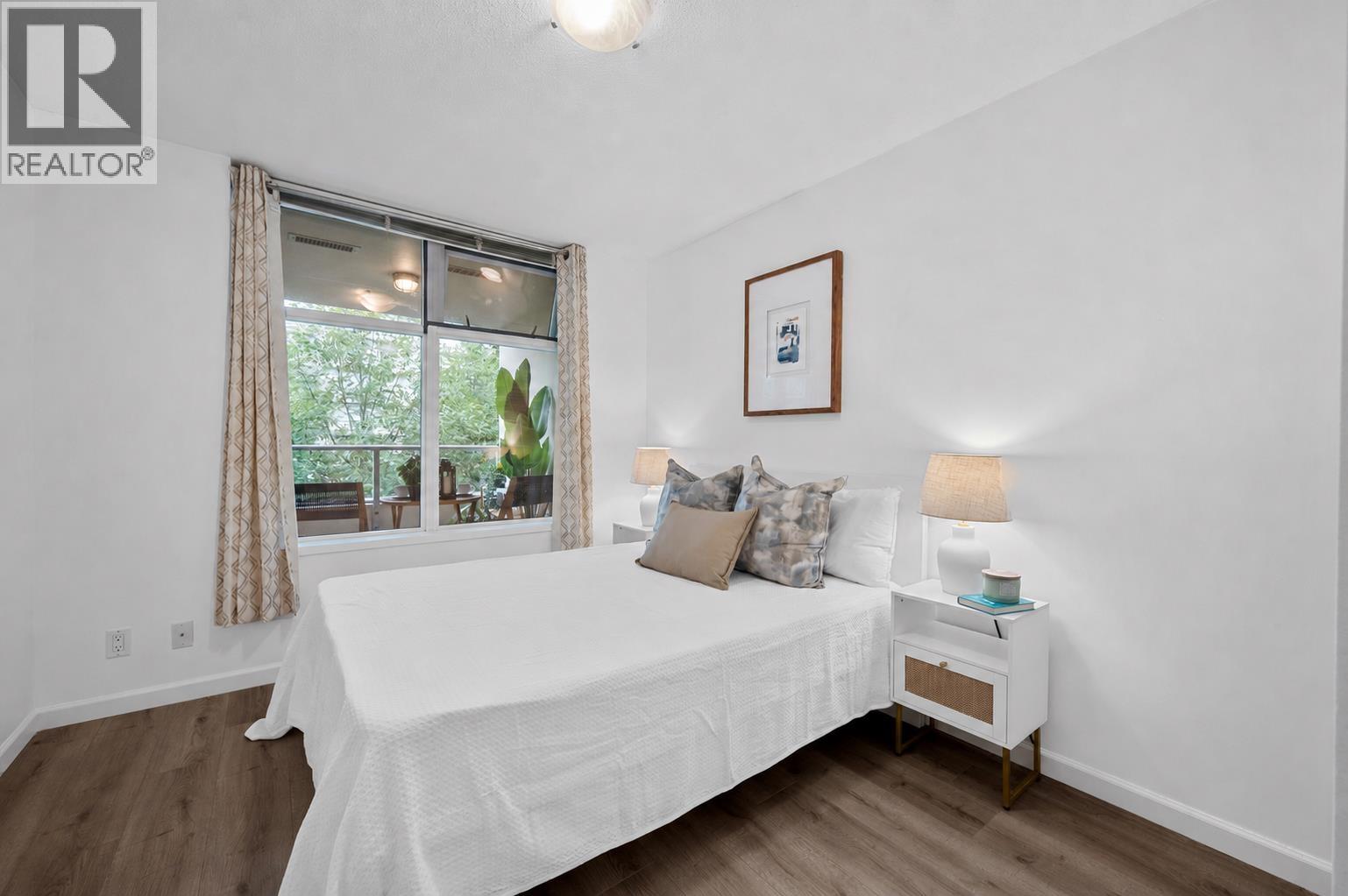 303 9288 University Crescent Property Photo 11