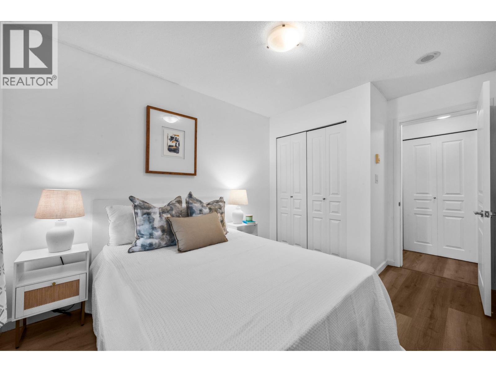 303 9288 University Crescent Property Photo 12