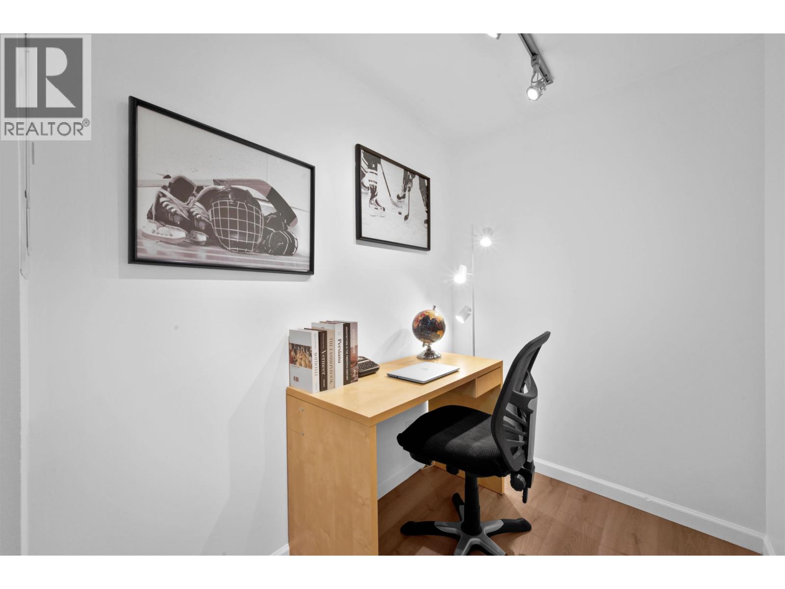 303 9288 University Crescent Property Photo 14