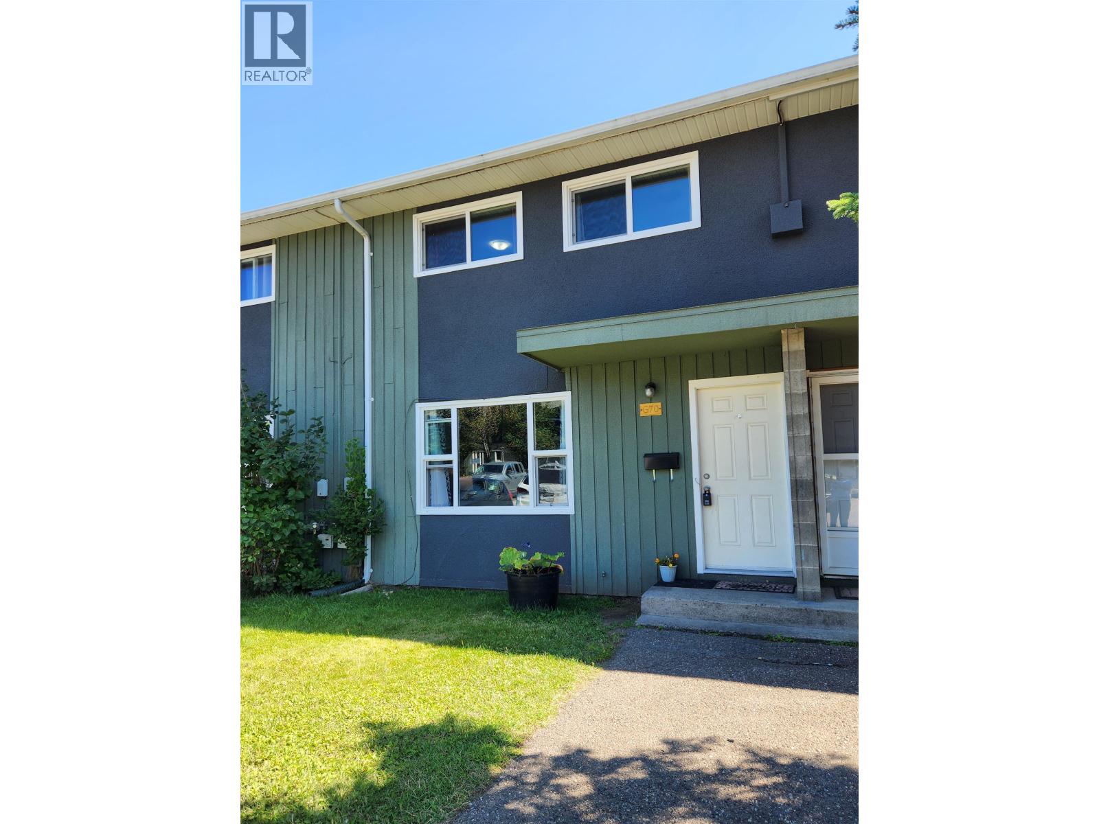 G70 1900 Strathcona Avenue Property Photo 2