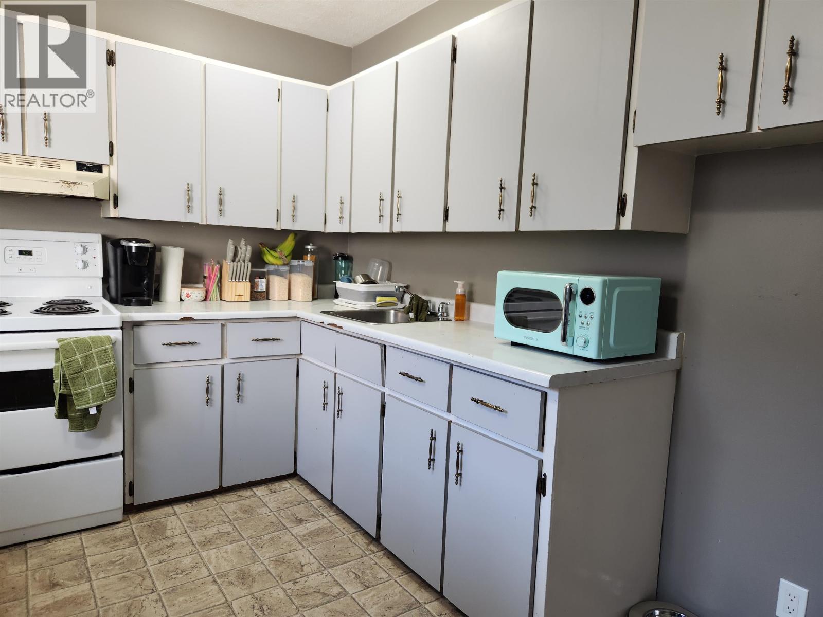 G70 1900 Strathcona Avenue Property Photo 6