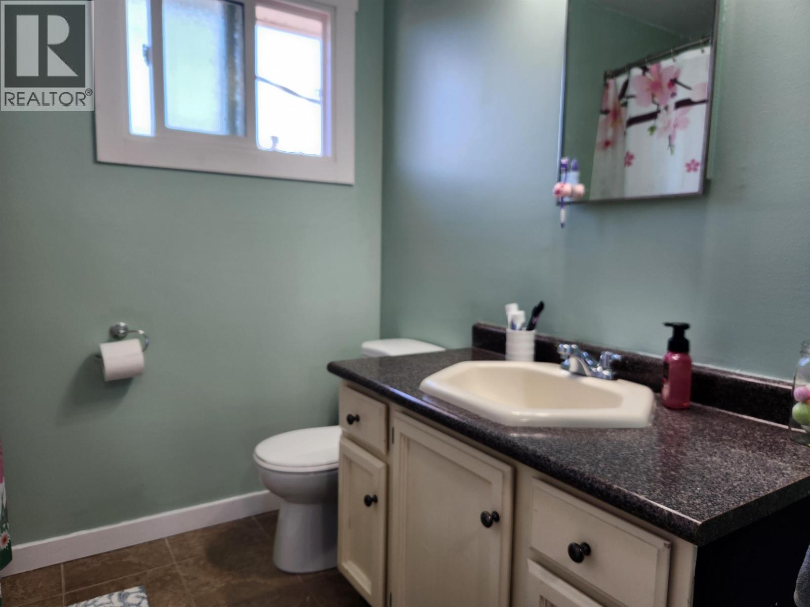 G70 1900 Strathcona Avenue Property Photo 15
