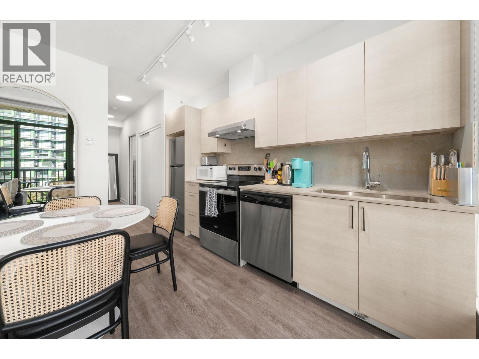 602 1249 Granville Street Property Photo 12