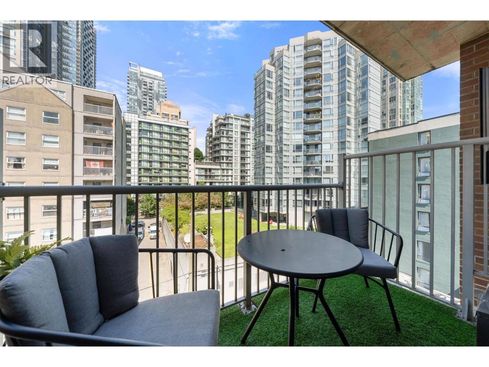 602 1249 Granville Street Property Photo 14