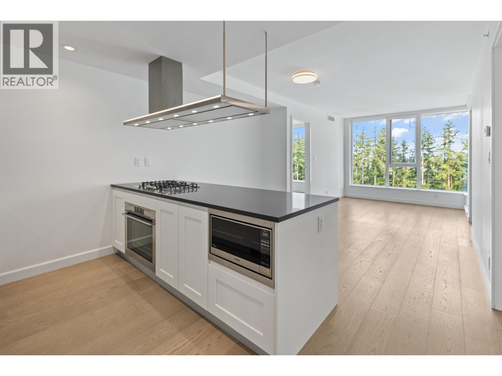 1703 3355 Binning Road Property Photo 3