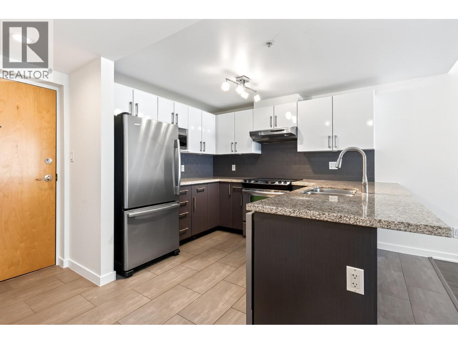 406 14 Begbie Street Property Photo 5