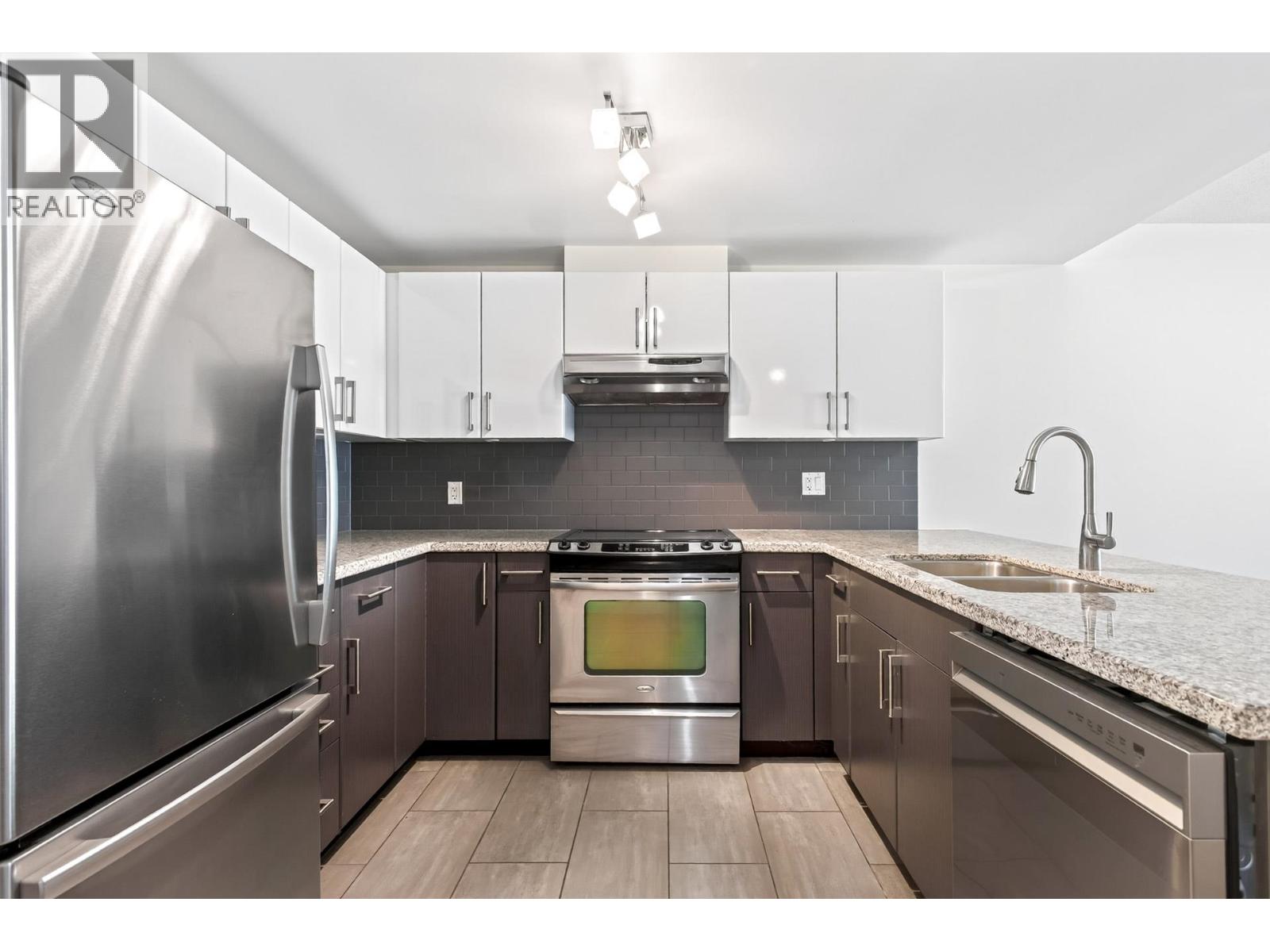 406 14 Begbie Street Property Photo 10