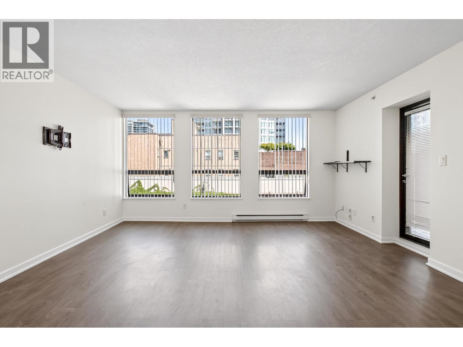 406 14 Begbie Street Property Photo 13