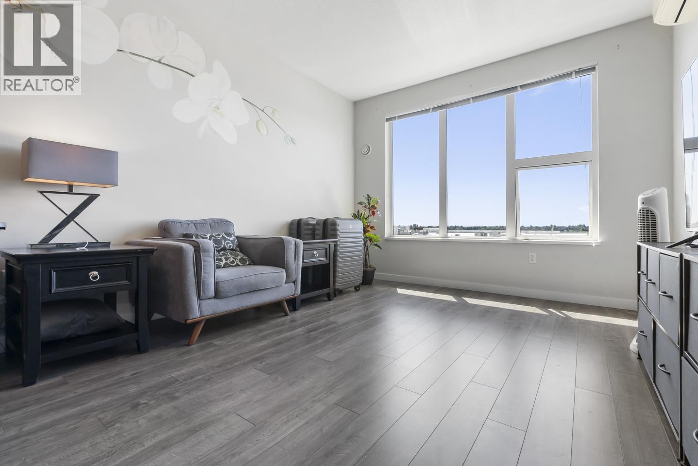 613 9311 Alexandra Road Property Photo 2
