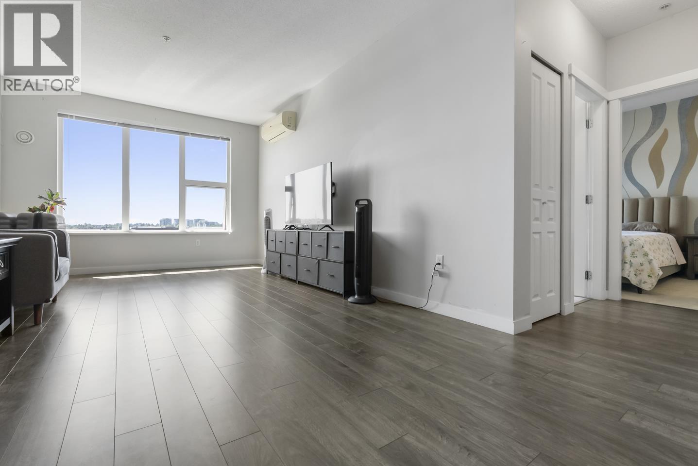 613 9311 Alexandra Road Property Photo 3