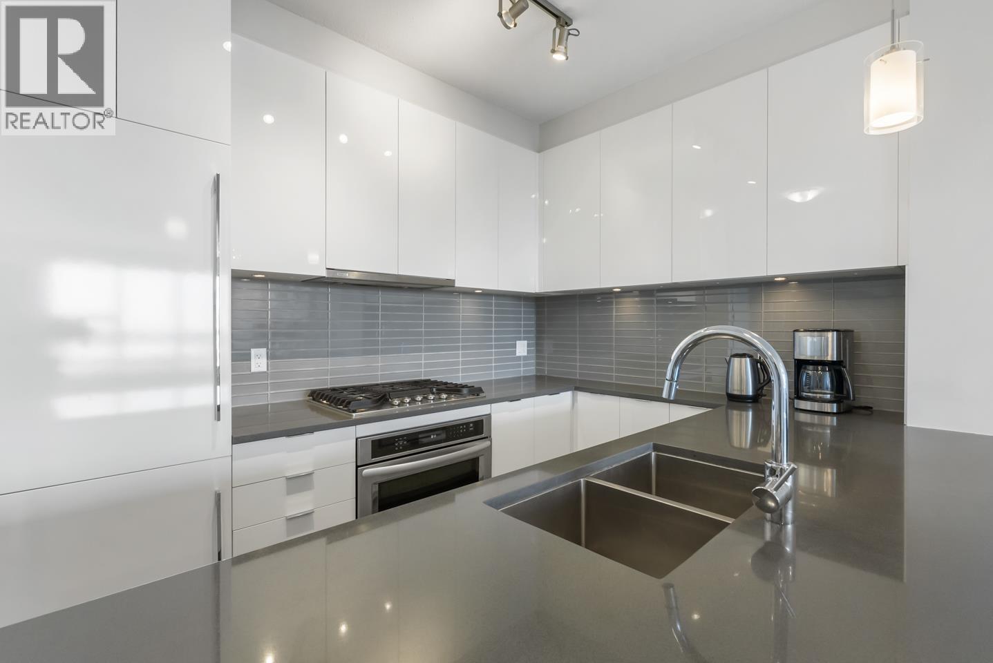 613 9311 Alexandra Road Property Photo 6