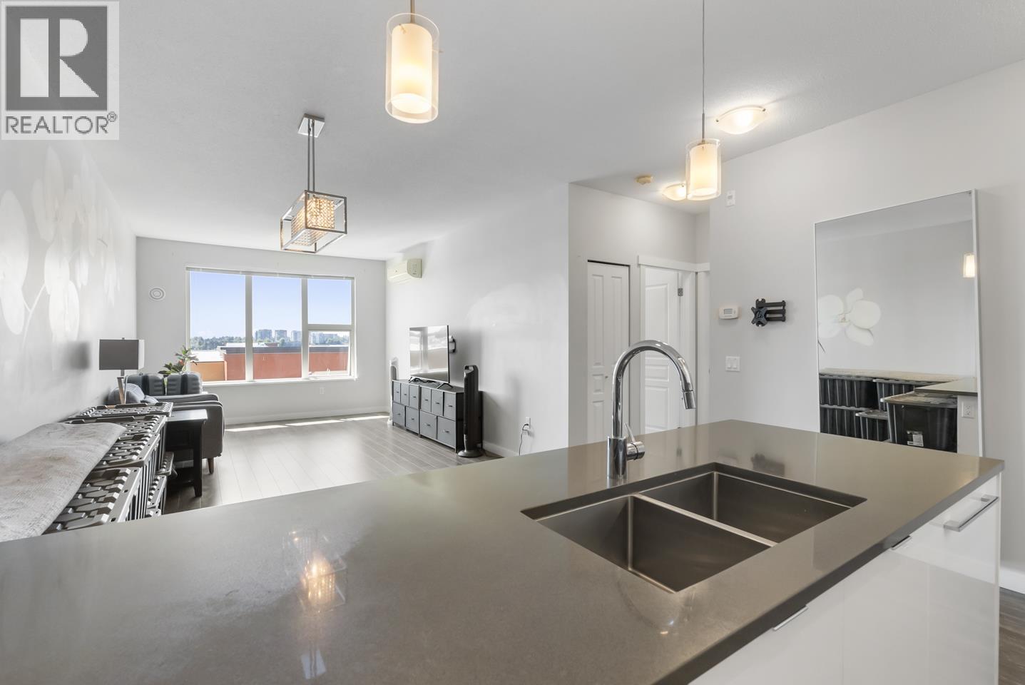 613 9311 Alexandra Road Property Photo 7