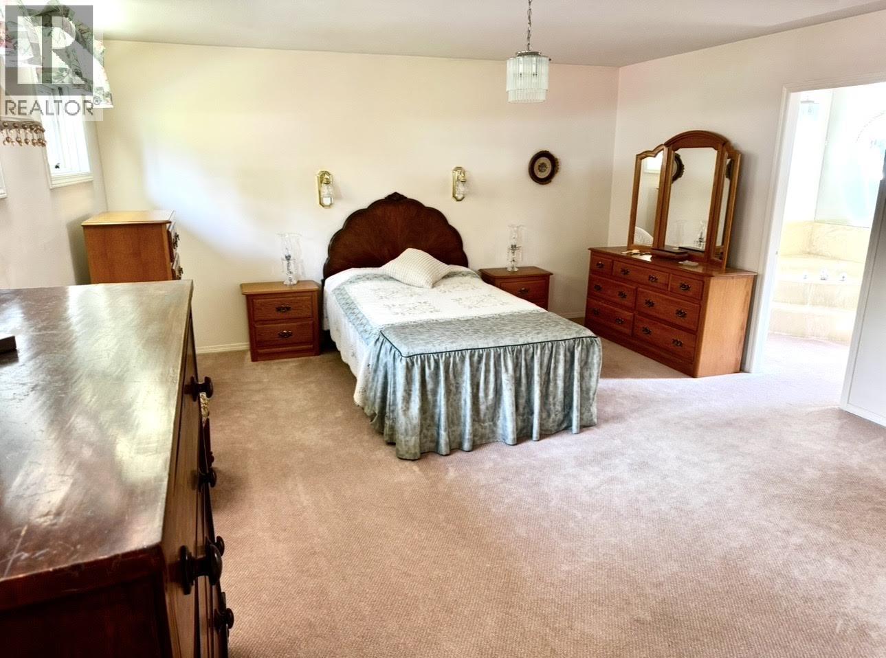 163 49 Street Property Photo 21