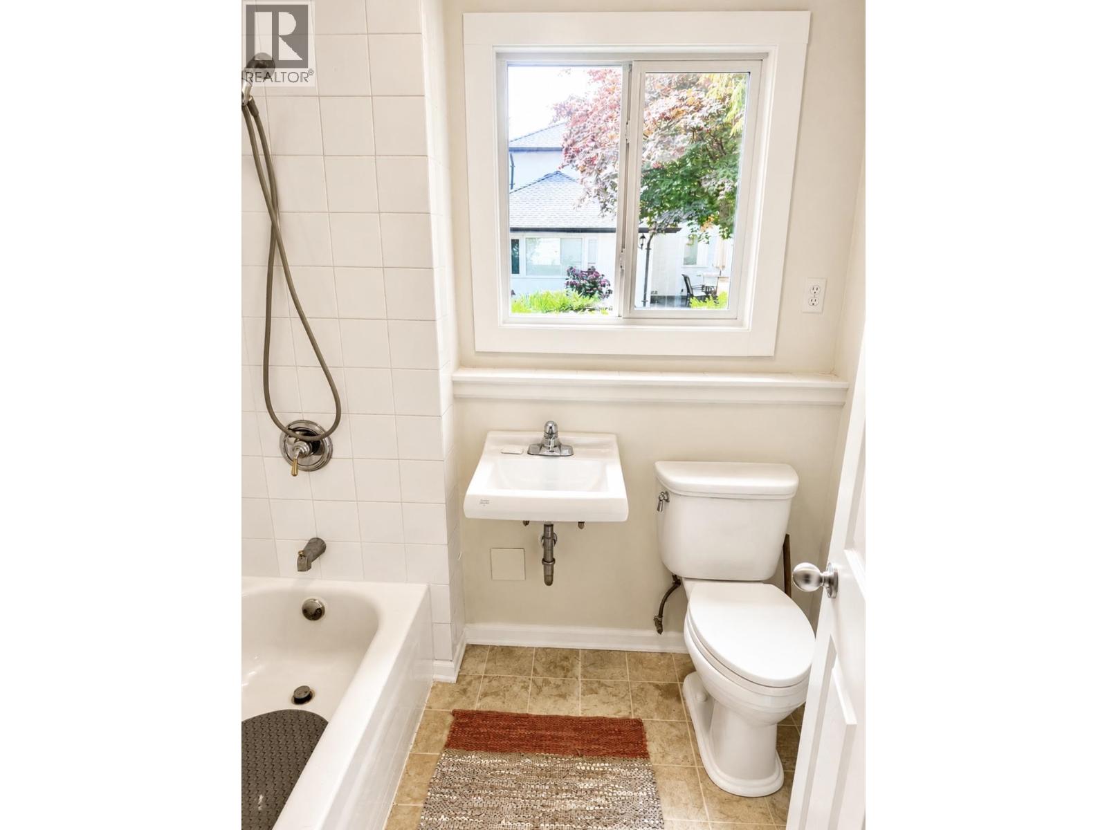 163 49 Street Property Photo 32
