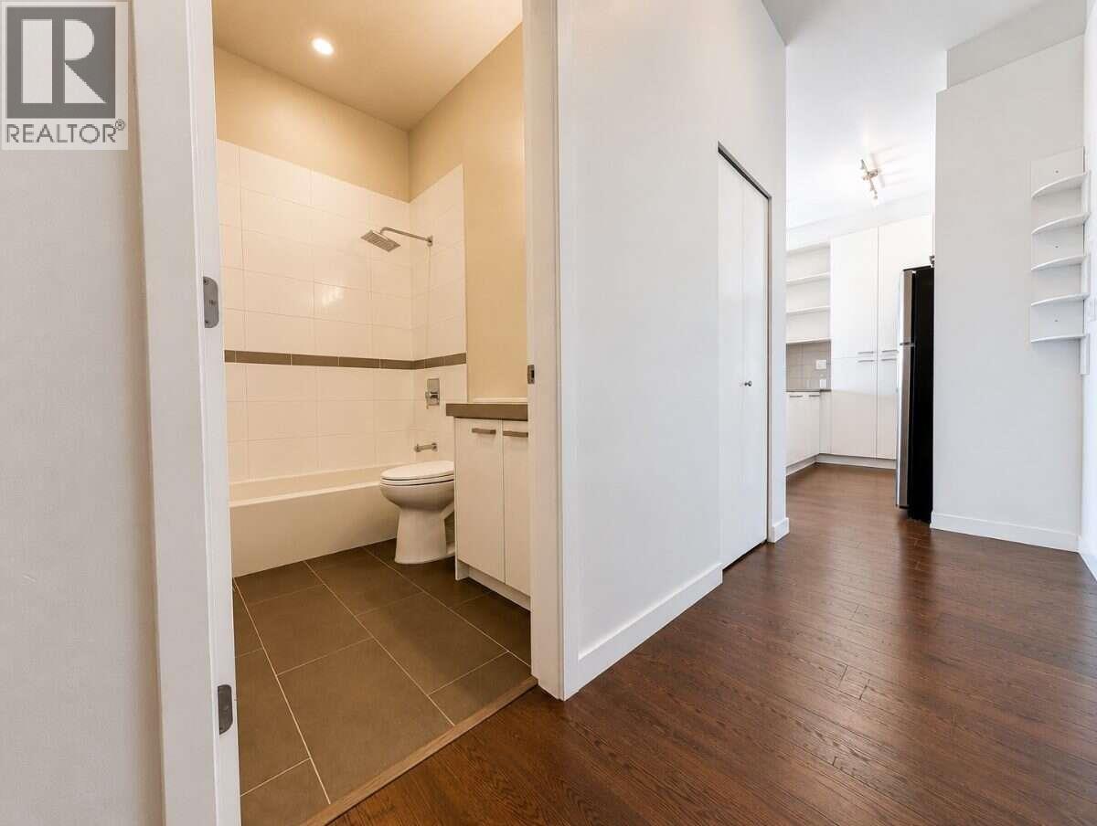 403 20331 Dewdney Trunk Road Property Photo 14