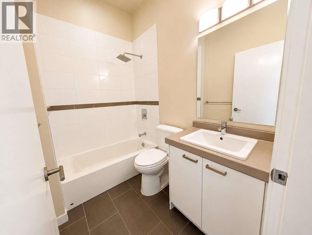 403 20331 Dewdney Trunk Road Property Photo 15